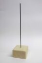 Holzsockel mit Metallstab